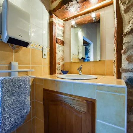 Holiday Home Saint-Beauzire Near Pauillac Castle, Cleaning Included Saint-Beauzire (Haute-Loire)